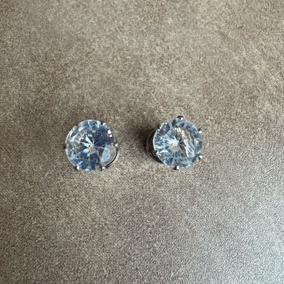 Multicolor LED stud earrings - Picture 7 of 7